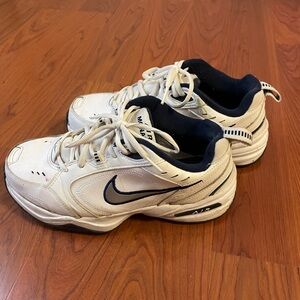 Nike Air Monarch Men’s Size 7
